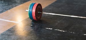 Положить штангу на пол